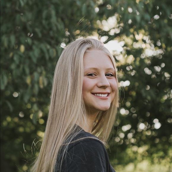 Meet your Posher, Alexis - Picture 1 of 1